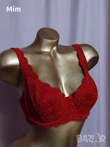 Triumph 75 B/C Червен дантелен сутиен , снимка 3 - Бельо - 53050510
