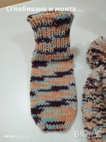 Ръчно плетен детски комплект – шапка и чорапи, снимка 4 - Шапки, шалове и ръкавици - 53179236