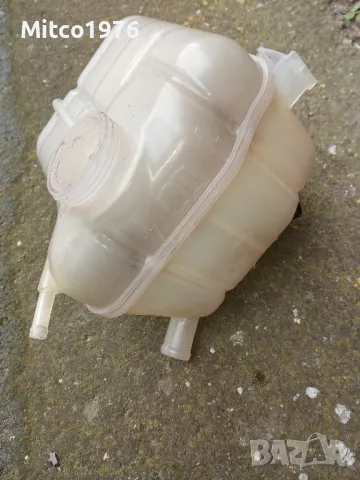 Казанче антифриз Opel Insignia, снимка 2 - Части - 49903240