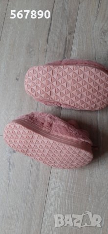 Пантофи , снимка 3 - Детски пантофи - 35180104