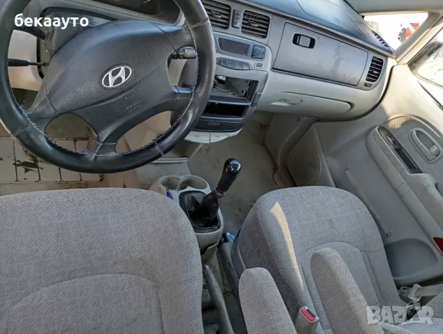 Хюндай Тражет 2010 год.на части., снимка 2 - Автомобили и джипове - 49231648
