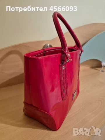 Продавм червена чанта Martini