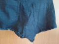 Като нови!Къси черни дънки на цветчета, снимка 5