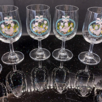Комплект от уникални, ръчно  рисувани, тънкостенни, кристални чаши за вино. Декор птици, снимка 1 - Чаши - 44890964