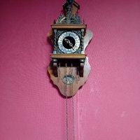 Антикварен  стенен  часовник  "Атлас", снимка 1 - Стенни часовници - 43785421