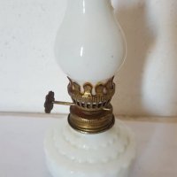 Красива малка бяла порцеланова лампа, снимка 6 - Антикварни и старинни предмети - 32413826