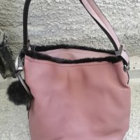 Нова чанта с пухче , снимка 1 - Чанти - 42976681