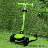 Детска зелена тротинетка, снимка 1 - Детски велосипеди, триколки и коли - 44920824