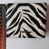 Bershka дамско портмоне с щампа зебра дамски портфейл визитник картодържател, снимка 7 - Портфейли, портмонета - 38871141