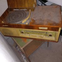 Продавам рядък радиограмофон, снимка 5 - Антикварни и старинни предмети - 43824236