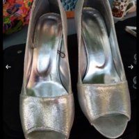 Сребристи обувки на токче, снимка 1 - Дамски обувки на ток - 33599598
