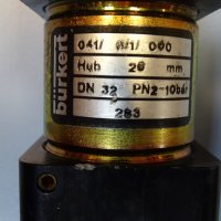 Пневматичен цилиндър Barkert 041/1/000 10bar, снимка 4 - Резервни части за машини - 39382766