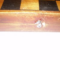 Стара дървена дъска -кутия за игра на шах, снимка 4 - Шах и табла - 35404562