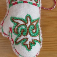 Автентична текстилна коледна играчка от филц с казахски национални мотиви, снимка 1 - Други - 27081020