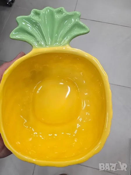 чинии и купи ананас , снимка 1