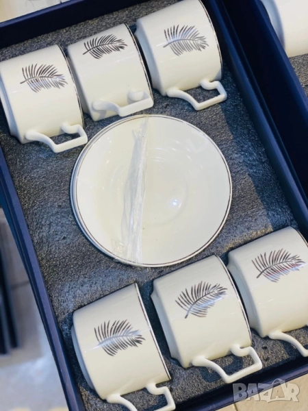 Луксозен порцеланов олекотен сервиз за кафе или чай в два размера, снимка 1