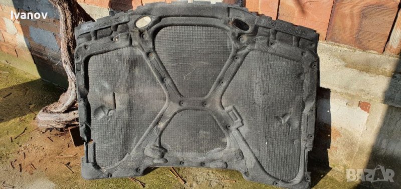 Киче преден капак кече бмв е36 изолация под предния капак за бмв е36 , снимка 1