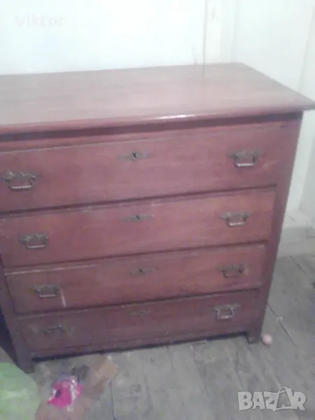 Продавам    античен    скрин,на  по-вече   от  100години само за 130лв., снимка 1