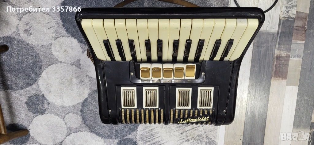 Акордеон WELTMEISTER 40 баса с куфар, снимка 1