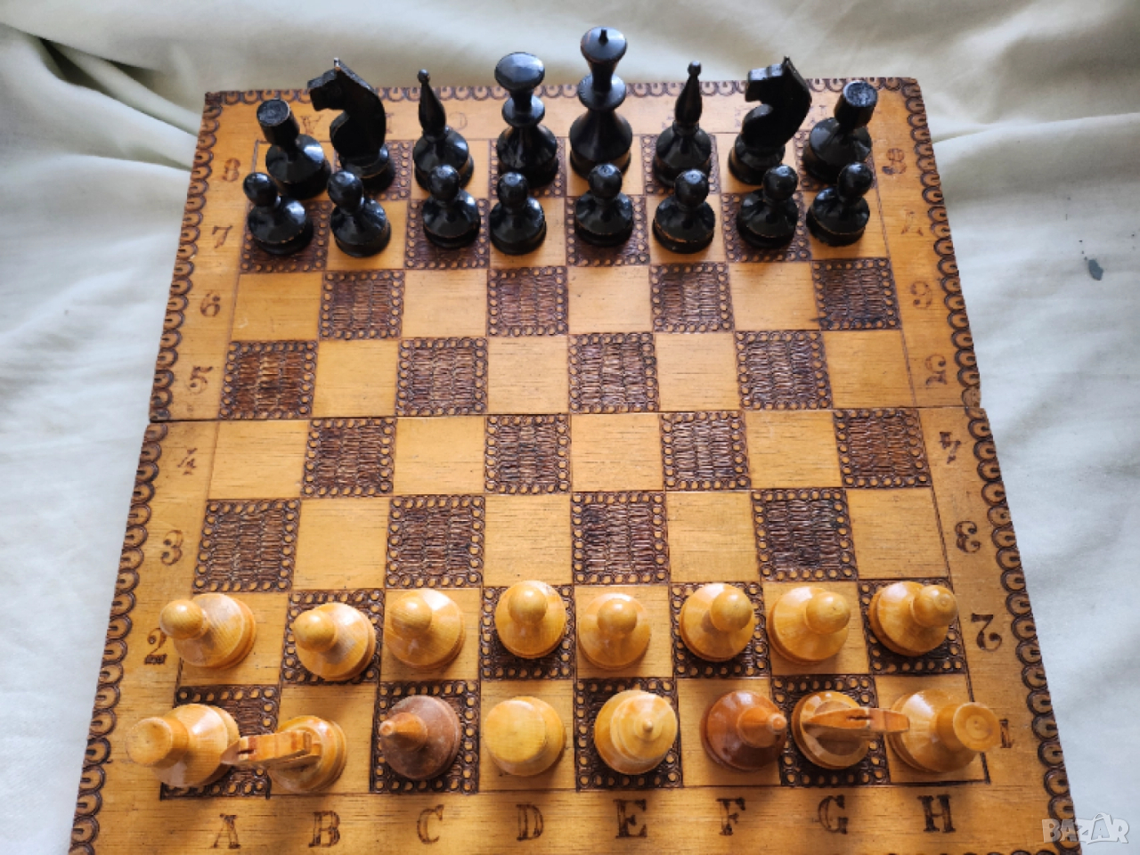 шах - дървен пирографиран, р-р 34х34 см, комплект дървени фигури, снимка 1