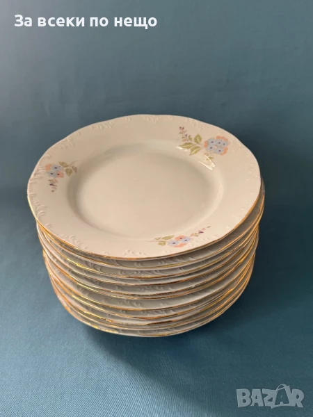 11 броя Български порцеланови чинии - Разград  , златен кант, снимка 1