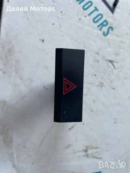 Бутон за аварийни светлини 5F0953235B от Seat Leon ST (5F8) 1.5 TGi двигател DHFA, 131 кс., снимка 1