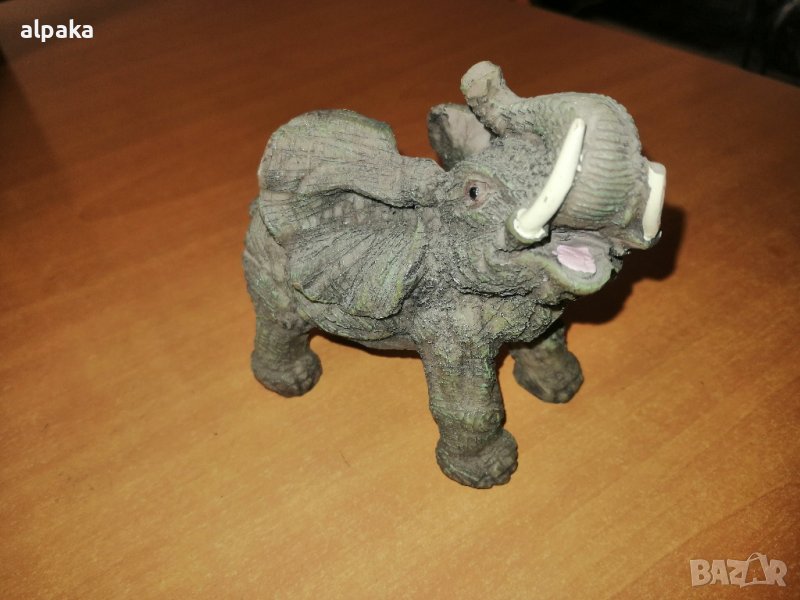 Продавам пластика фигура на слон, декорация за дома, снимка 1