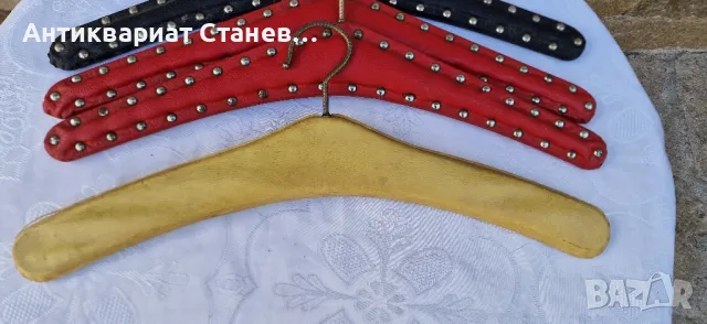 8 броя Винтидж кожени закачалки с капси

, снимка 13 - Антикварни и старинни предмети - 50341479