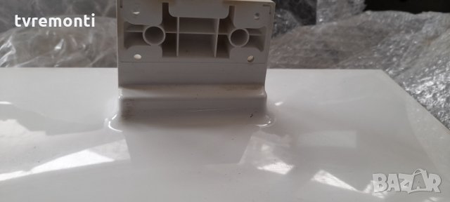 Стойкa за телевизор Telefunken модел  XH32D401D-W , снимка 2 - Стойки, 3D очила, аксесоари - 32667142