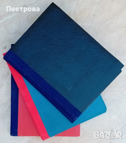 Ученически тетрадки - 60 листа с твърди корици.