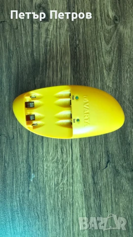 Компактно зарядно за батерии Varta 