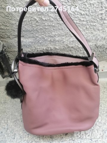 Нова чанта с пухче , снимка 1 - Чанти - 42976681