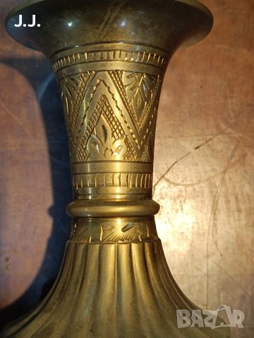 Бронзова ваза от Индия ,23см., снимка 2 - Вази - 43956666