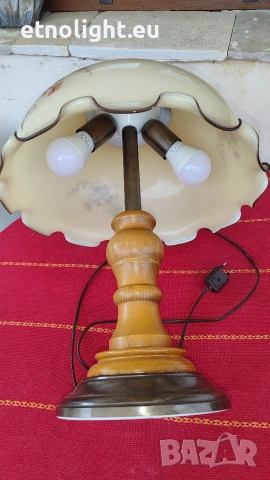 Красива голяма настолна лампа с голяма куполна стъкленица с флорални мотиви , снимка 2 - Настолни лампи - 52747719