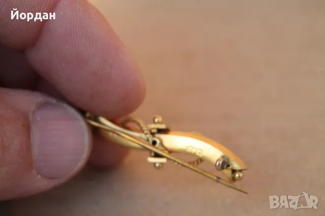 Златна брошка 9 карата, снимка 6 - Колиета, медальони, синджири - 48157661