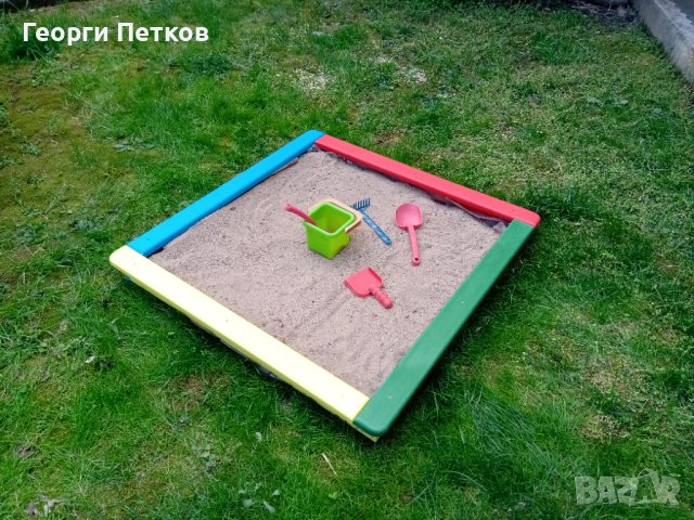 Пясъчник - цветен за малки деца.