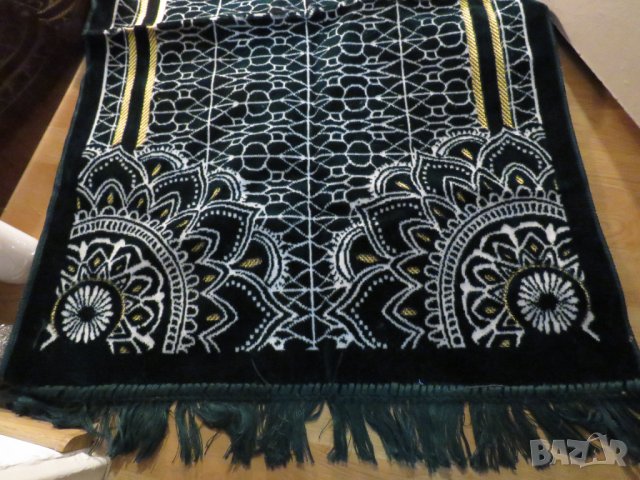турско молитвено килимче, килимче за молитва  Намаз тъмнозелен фон с красиви златни флорални мотиви, снимка 3 - Антикварни и старинни предмети - 43170178