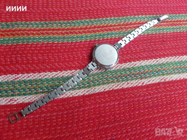 Дамски часовник Луч , снимка 3 - Антикварни и старинни предмети - 52592219