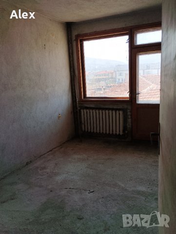 Агенция Танкос 07 продава двуетажна къща  с гараж  - РЗП 270 кв.м. и 900 кв.м. двор в с Първенец  , снимка 6 - Къщи - 40058401