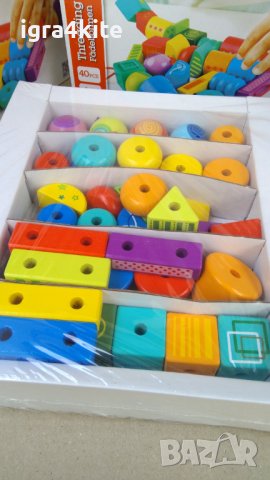 Hape  Дървена игра за малко дете конструктор кубчета с наниз , снимка 5 - Образователни игри - 36583632