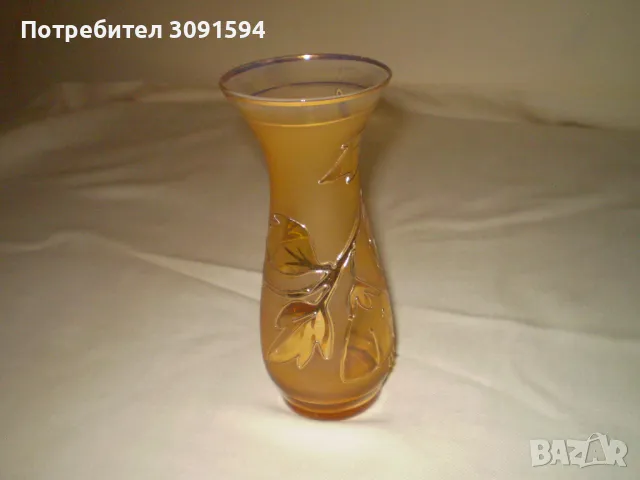 Винтидж ваза за цветя Матирано стъкло с ръчно рисувани златни цветя., снимка 5 - Вази - 48518370