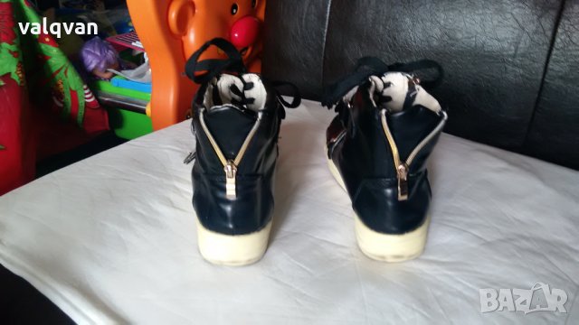 Обувки на платформа, снимка 2 - Дамски ежедневни обувки - 33256974