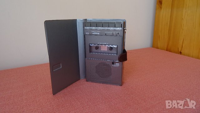 vintage SHARP CE-152 cassete recorder, снимка 2 - Радиокасетофони, транзистори - 32782274