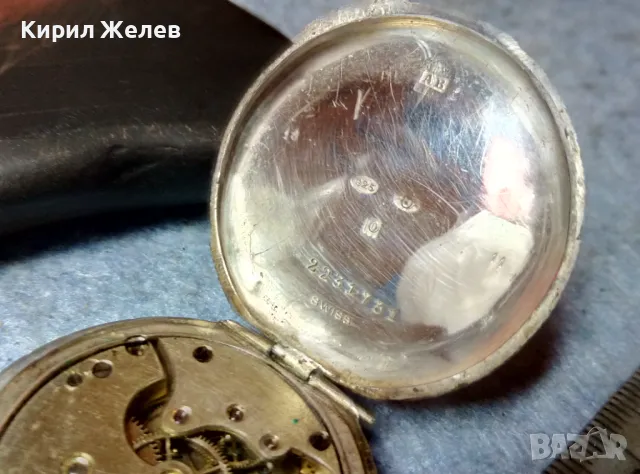 Стар ШВЕЙЦАРСКИ СРЕБЪРЕН ДЖОБЕН ЧАСОВНИК СРЕБРО 925 с КРАСИВО РЪЧНО ОРНАМЕНТИРАН КОРПУС иКАПАК 48389, снимка 3 - Джобни - 48035455