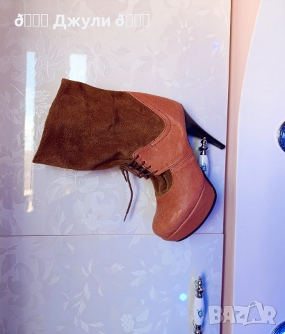 Боти от естествена кожа и велур Balenciaga, снимка 8 - Дамски боти - 52945333