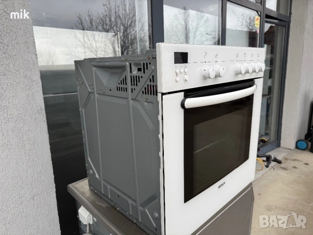 Бяла фурна за вграждане с плот Bosch Като нова, снимка 5 - Печки, фурни - 53426582
