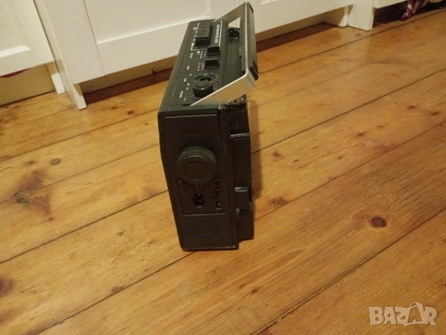 Касетофон HITACHI TRK-5601E за части, снимка 3 - Радиокасетофони, транзистори - 53399823