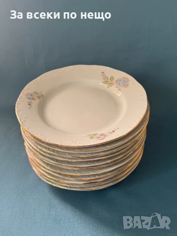 11 броя Български порцеланови чинии - Разград  , златен кант
