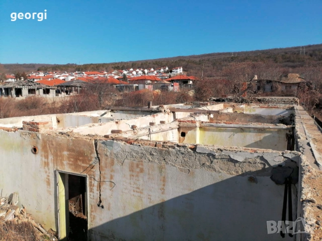Имот в с. Оброчище с площ от 2405кв.м сграда с площ от 562 кв.м, снимка 5 - Къщи - 51912976