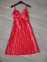 Червена сатенена рокля , снимка 8